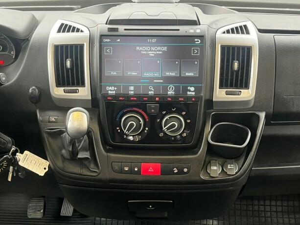 adria-sonic-supreme-i-810sl-2-enkle-senger-senkeseng-alde-topputgave-steikeovn-skinn-diesel-2019-big-25