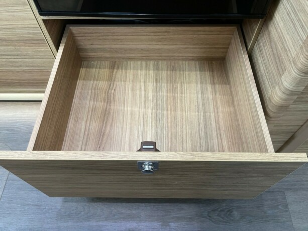 adria-sonic-supreme-i-810sl-2-enkle-senger-senkeseng-alde-topputgave-steikeovn-skinn-diesel-2019-big-57