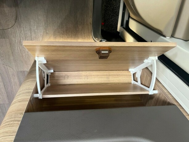 adria-sonic-supreme-i-810sl-2-enkle-senger-senkeseng-alde-topputgave-steikeovn-skinn-diesel-2019-big-39