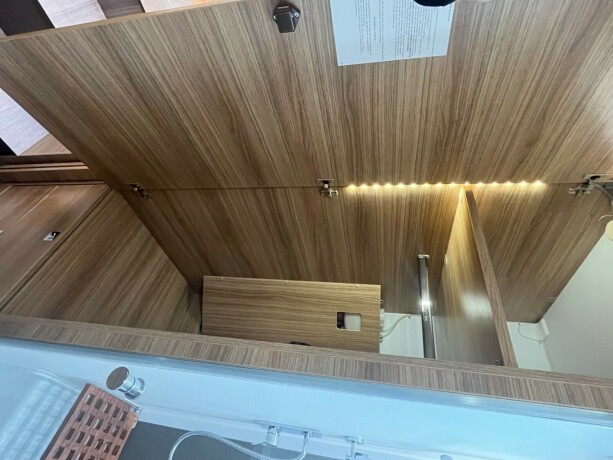 adria-sonic-supreme-i-810sl-2-enkle-senger-senkeseng-alde-topputgave-steikeovn-skinn-diesel-2019-big-75