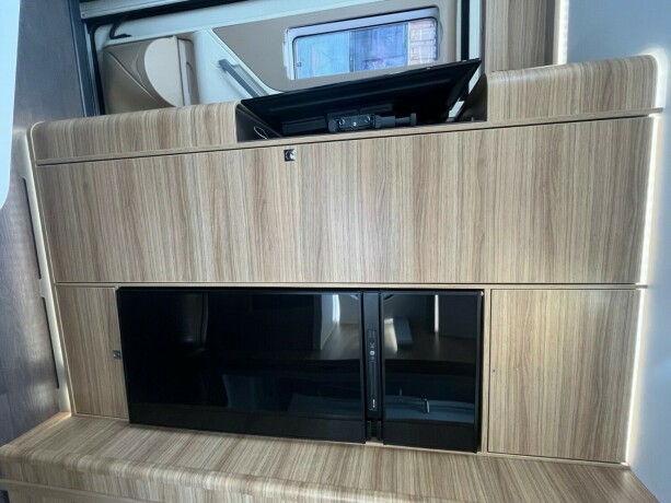 adria-sonic-supreme-i-810sl-2-enkle-senger-senkeseng-alde-topputgave-steikeovn-skinn-diesel-2019-big-51