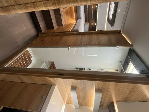 adria-sonic-supreme-i-810sl-2-enkle-senger-senkeseng-alde-topputgave-steikeovn-skinn-diesel-2019-big-69