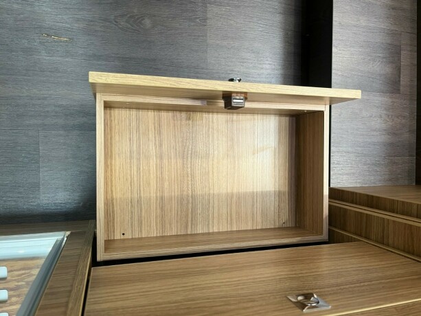 adria-sonic-supreme-i-810sl-2-enkle-senger-senkeseng-alde-topputgave-steikeovn-skinn-diesel-2019-big-77