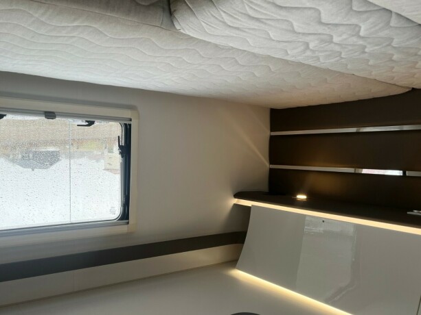 adria-sonic-supreme-i-810sl-2-enkle-senger-senkeseng-alde-topputgave-steikeovn-skinn-diesel-2019-big-89