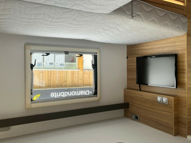 adria-sonic-supreme-i-810sl-2-enkle-senger-senkeseng-alde-topputgave-steikeovn-skinn-diesel-2019-big-88