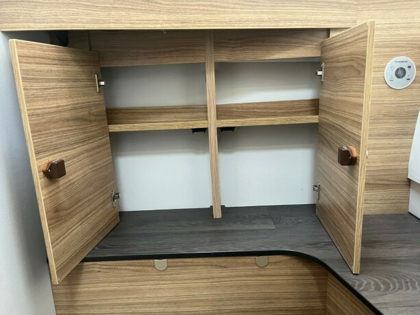 adria-sonic-supreme-i-810sl-2-enkle-senger-senkeseng-alde-topputgave-steikeovn-skinn-diesel-2019-big-63