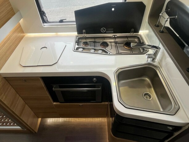 adria-sonic-supreme-i-810sl-2-enkle-senger-senkeseng-alde-topputgave-steikeovn-skinn-diesel-2019-big-43