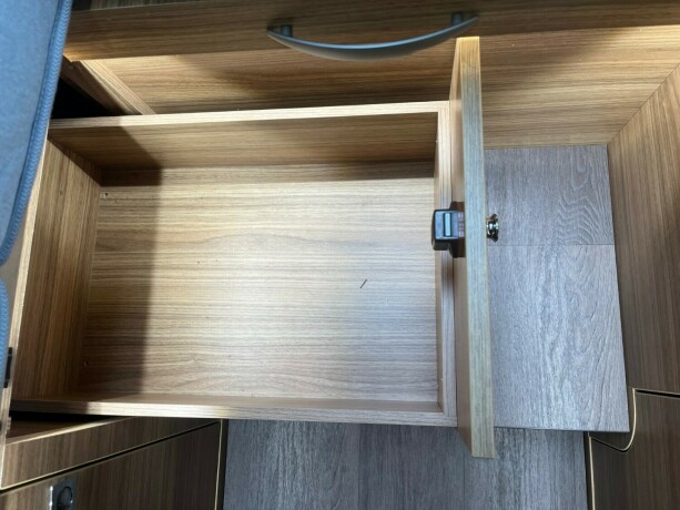 adria-sonic-supreme-i-810sl-2-enkle-senger-senkeseng-alde-topputgave-steikeovn-skinn-diesel-2019-big-82