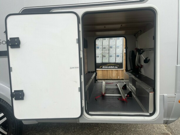 adria-sonic-supreme-i-810sl-2-enkle-senger-senkeseng-alde-topputgave-steikeovn-skinn-diesel-2019-big-13
