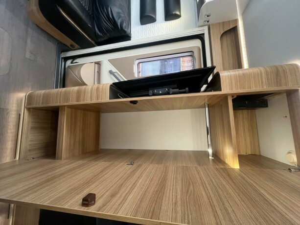 adria-sonic-supreme-i-810sl-2-enkle-senger-senkeseng-alde-topputgave-steikeovn-skinn-diesel-2019-big-52