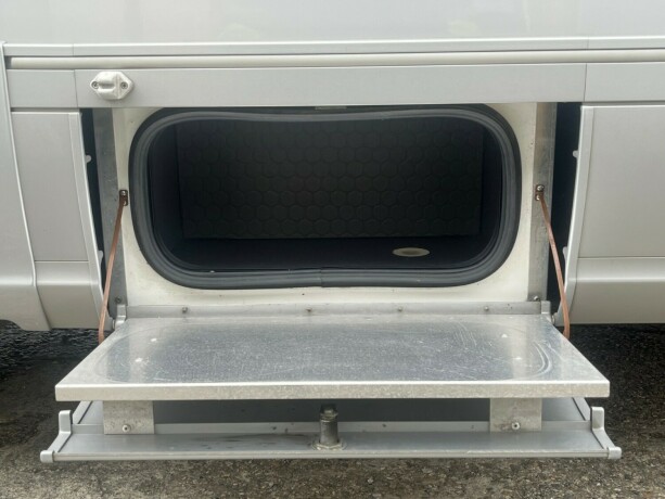 adria-sonic-supreme-i-810sl-2-enkle-senger-senkeseng-alde-topputgave-steikeovn-skinn-diesel-2019-big-8