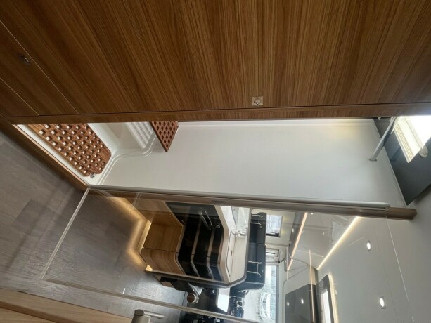 adria-sonic-supreme-i-810sl-2-enkle-senger-senkeseng-alde-topputgave-steikeovn-skinn-diesel-2019-big-71