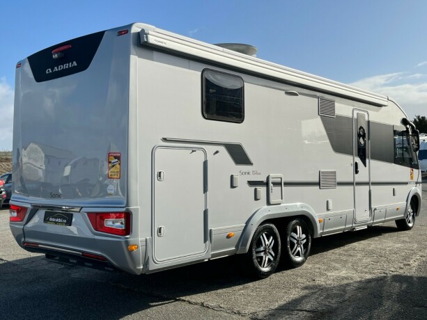 adria-sonic-supreme-i-810sl-2-enkle-senger-senkeseng-alde-topputgave-steikeovn-skinn-diesel-2019-big-4