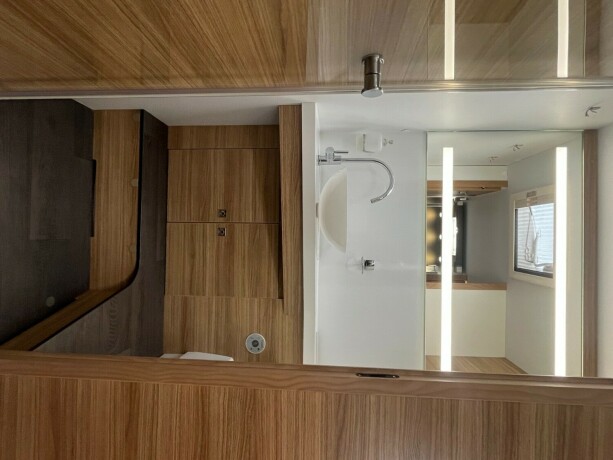 adria-sonic-supreme-i-810sl-2-enkle-senger-senkeseng-alde-topputgave-steikeovn-skinn-diesel-2019-big-60