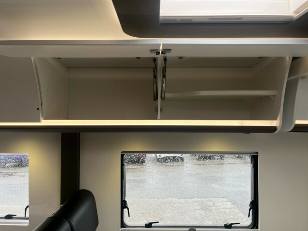 adria-sonic-supreme-i-810sl-2-enkle-senger-senkeseng-alde-topputgave-steikeovn-skinn-diesel-2019-big-31