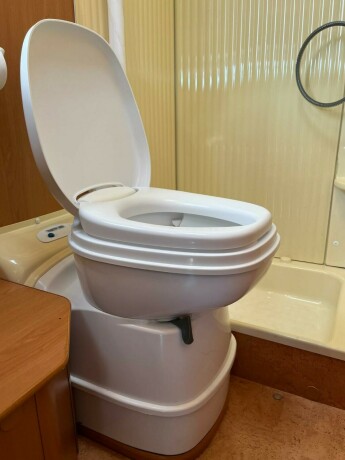 dethleffs-sun-light-lav-seng-bak-godkjent-fukttest-mars-26-gasstest-h248y-nyttelast-velhold-diesel-2006-big-49