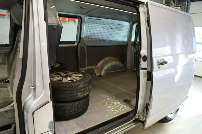 volkswagen-transporter-diesel-2013-big-12