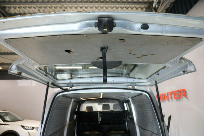 volkswagen-transporter-diesel-2013-big-14