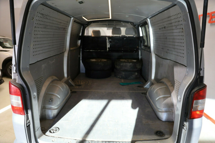 volkswagen-transporter-diesel-2013-big-13