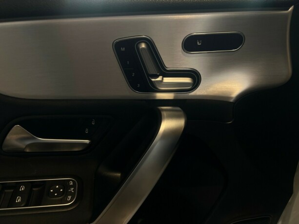 mercedes-benz-a35-bensin-2020-big-24