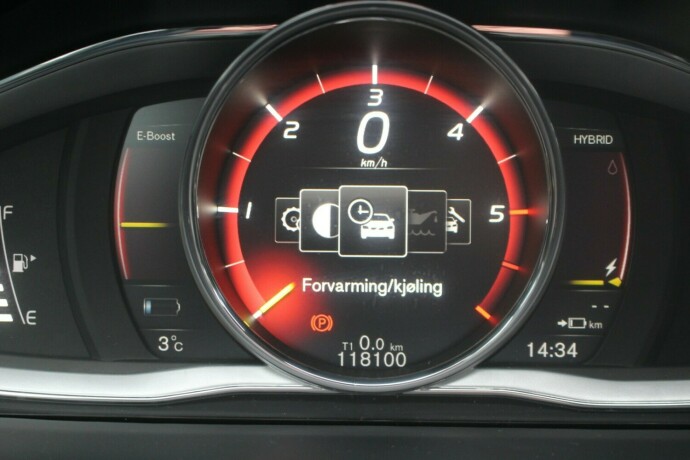 volvo-v60-elektrisitetdiesel-2018-big-12