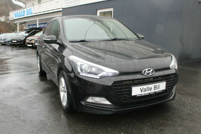 hyundai-i20-bensin-2017-big-0