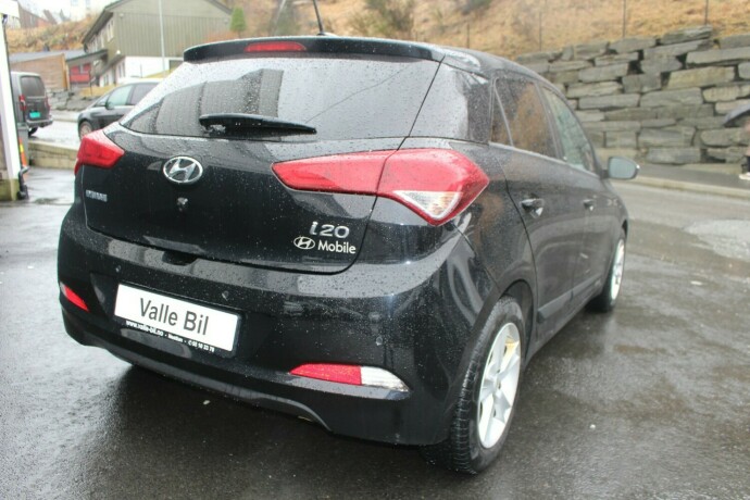 hyundai-i20-bensin-2017-big-3