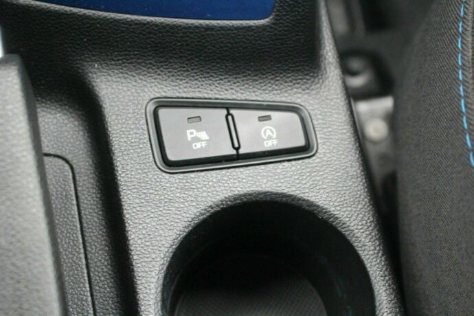 hyundai-i20-bensin-2017-big-14