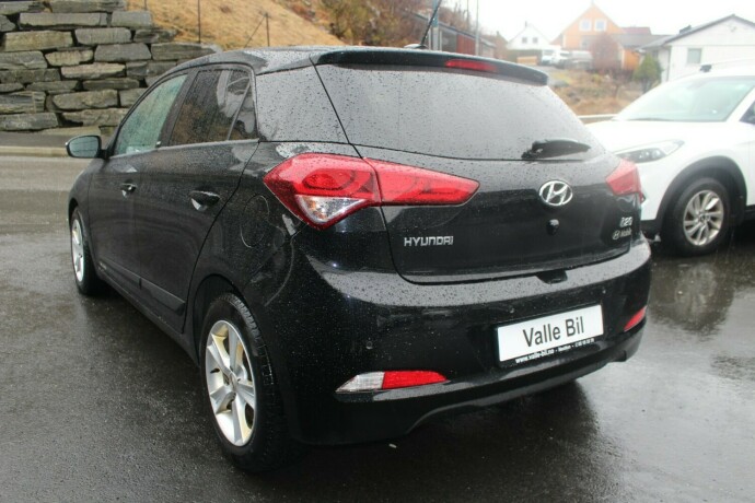 hyundai-i20-bensin-2017-big-2