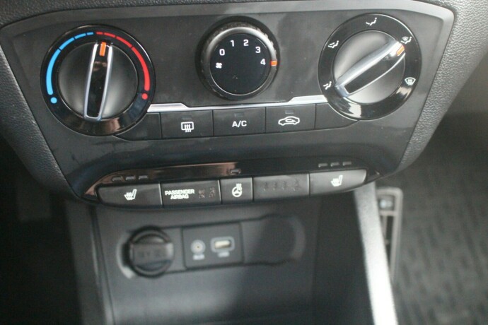 hyundai-i20-bensin-2017-big-13