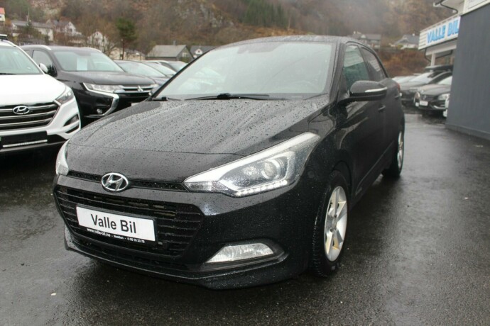 hyundai-i20-bensin-2017-big-1