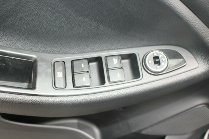 hyundai-i20-bensin-2017-big-6