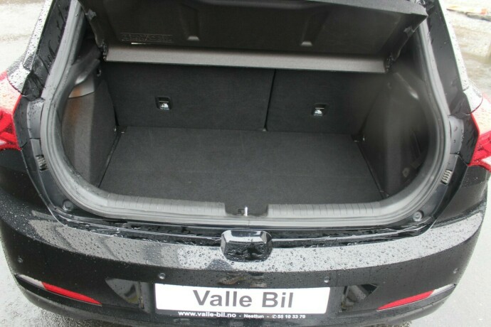 hyundai-i20-bensin-2017-big-4