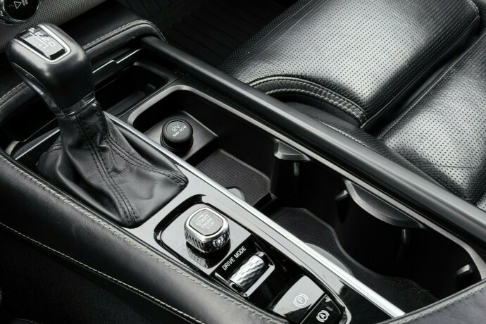 volvo-xc-90-diesel-2019-big-29