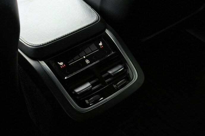 volvo-xc-90-diesel-2019-big-28