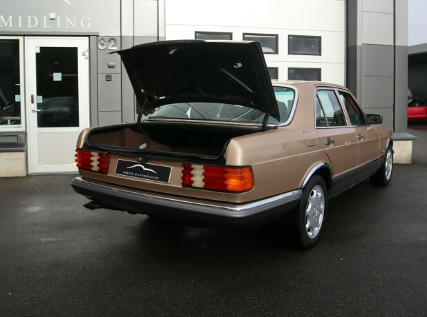 mercedes-benz-bensin-1980-big-25