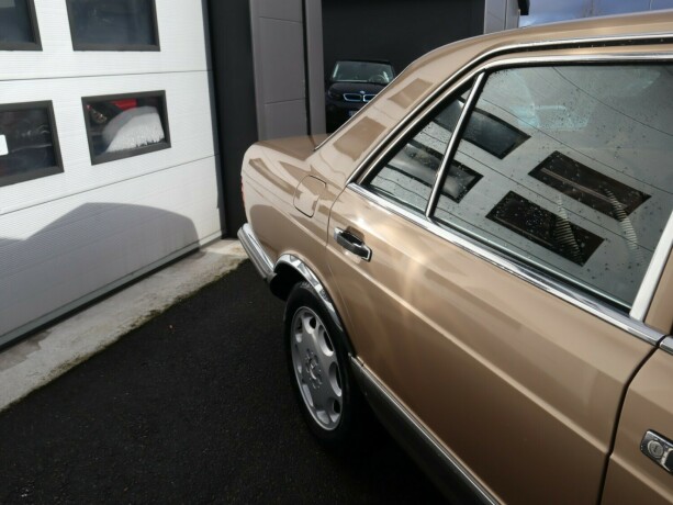 mercedes-benz-bensin-1980-big-17