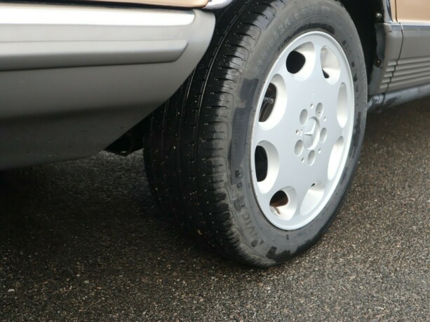 mercedes-benz-bensin-1980-big-27