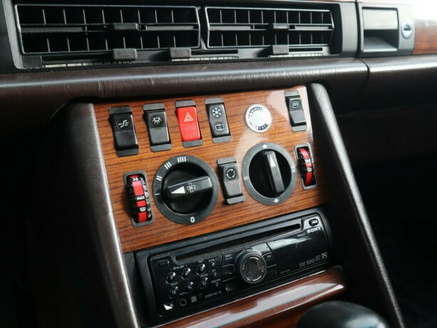 mercedes-benz-bensin-1980-big-18