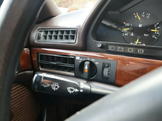 mercedes-benz-bensin-1980-big-19