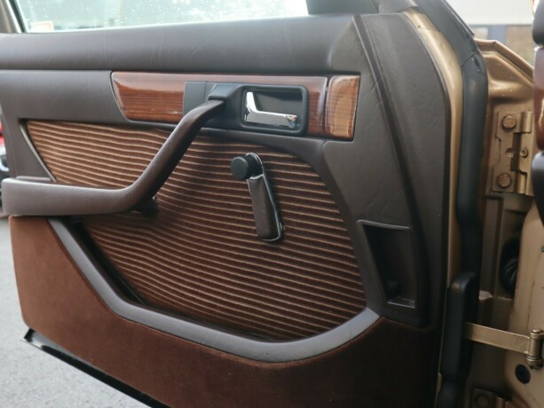 mercedes-benz-bensin-1980-big-21