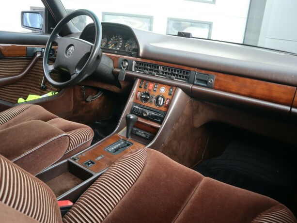 mercedes-benz-bensin-1980-big-13