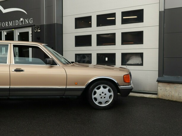 mercedes-benz-bensin-1980-big-8