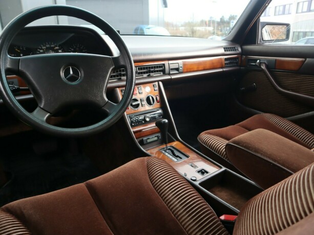 mercedes-benz-bensin-1980-big-11