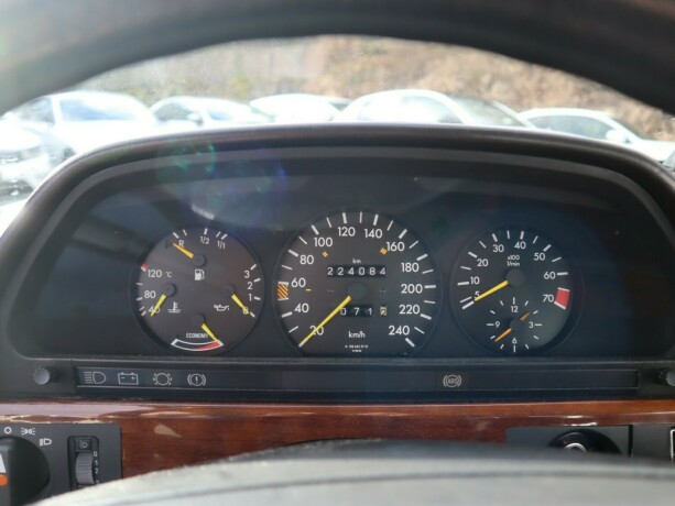 mercedes-benz-bensin-1980-big-26