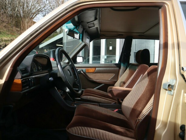 mercedes-benz-bensin-1980-big-9