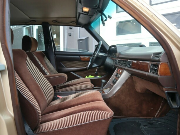 mercedes-benz-bensin-1980-big-12