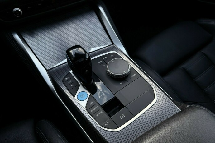 bmw-i4-elektrisitet-2022-big-21