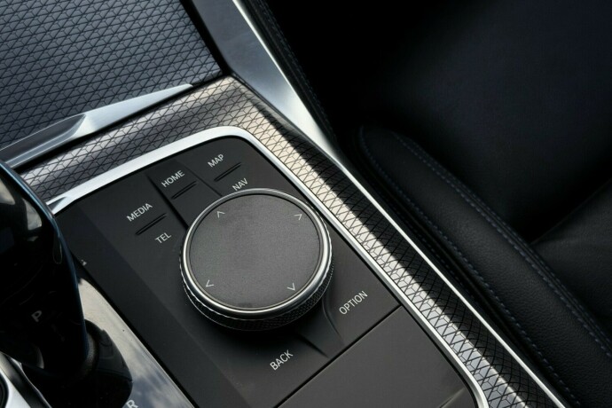 bmw-i4-elektrisitet-2022-big-23