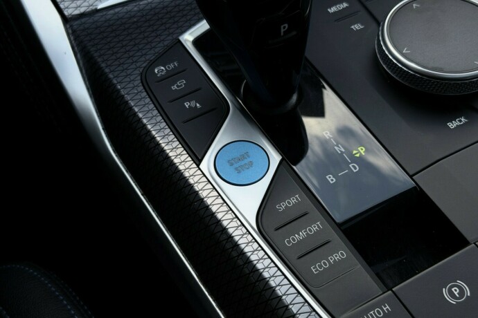 bmw-i4-elektrisitet-2022-big-22